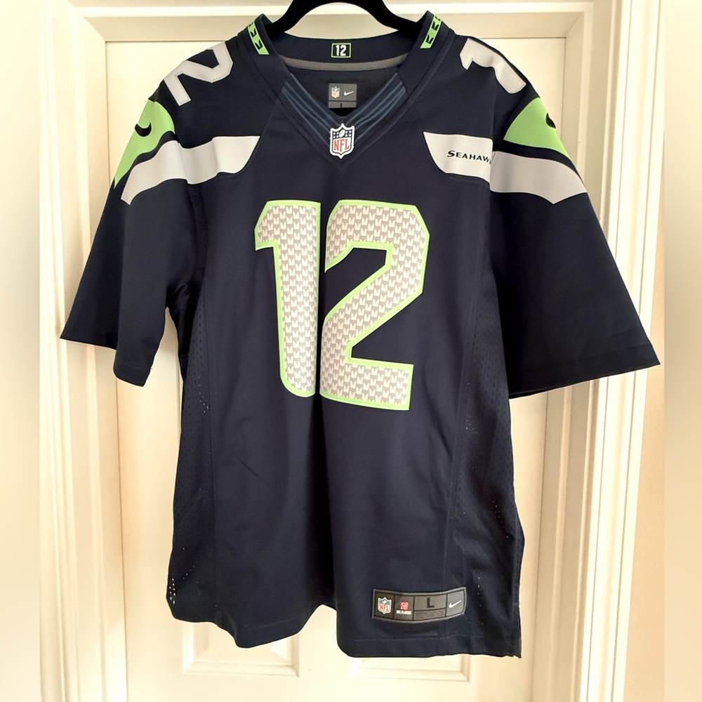 Nike NFl Players Seahawks 12 fan size Large Jersey